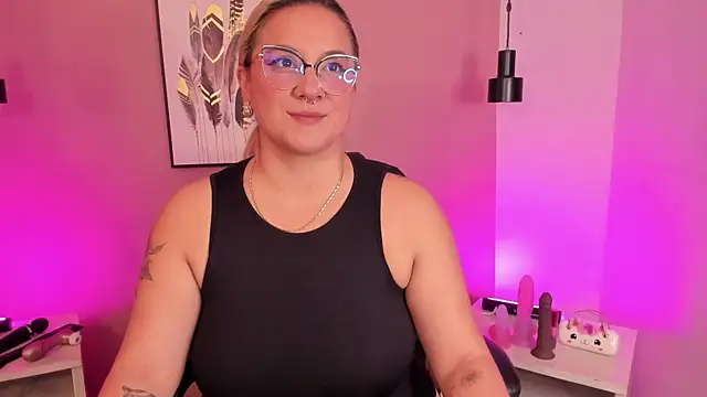 hollie joliie online show from 30, 10, 2025