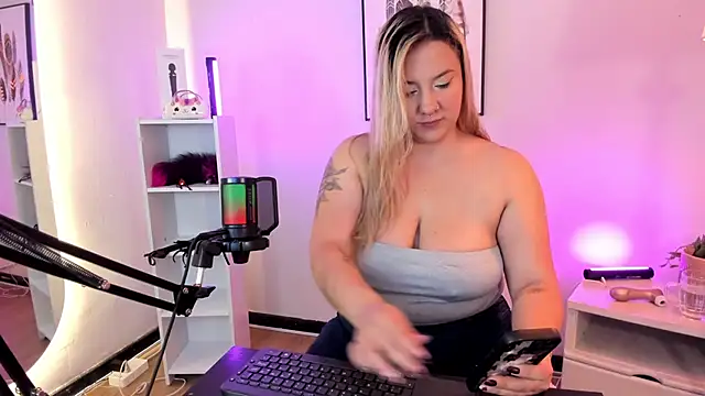 hollie joliie online show from 16, 3, 2026