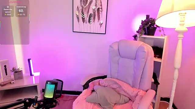 hollie joliie online show from 18, 4, 2026