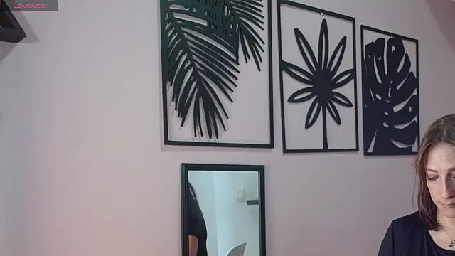 Snapshot of amara_rousse1 chatting on 21, 4, 2026 amara rousse1 online show from 21, 4, 2026
