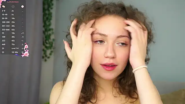 ZeniaBolich online show from 9, 11, 2025