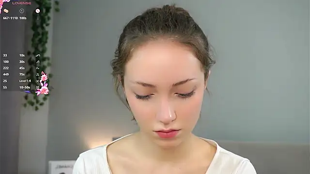 ZeniaBolich online show from 11, 11, 2025