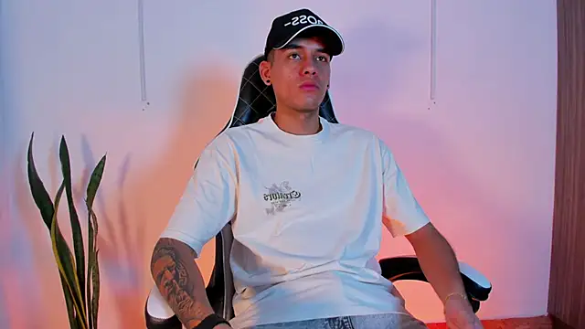 Nickyblazze  online show from 7, 10, 2025