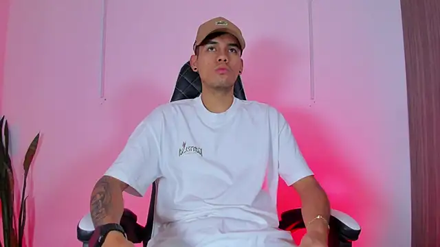 Nickyblazze  online show from 11, 10, 2025