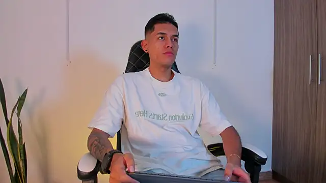 Nickyblazze  online show from 16, 10, 2025