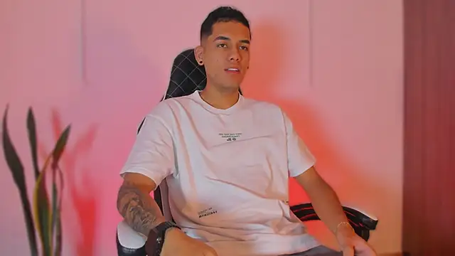 Nickyblazze  online show from 17, 10, 2025