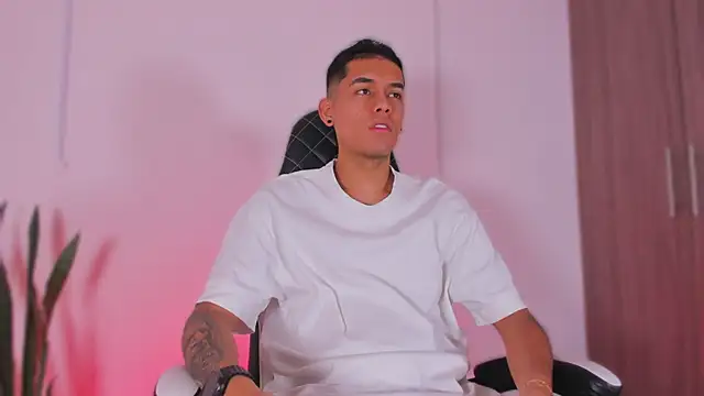 Nickyblazze  online show from 18, 10, 2025