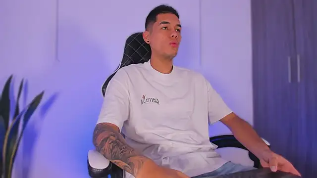 Nickyblazze  online show from 20, 10, 2025