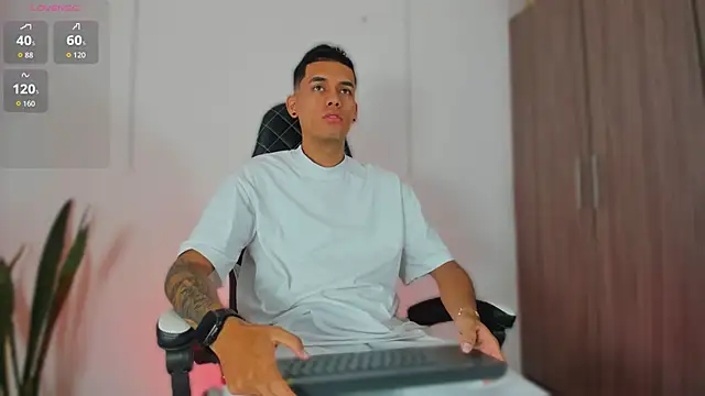 Nickyblazze  online show from 3, 12, 2025