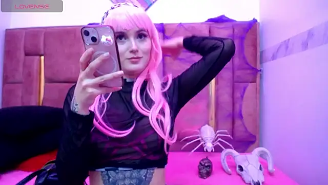 Snapshot of XBODTRIIPX chatting on 25, 10, 2025 XBODTRIIPX online show from 25, 10, 2025