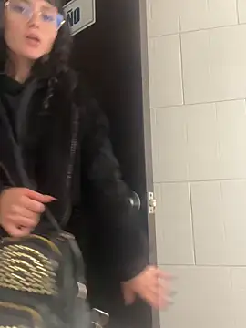 Snapshot of XBODTRIIPX chatting on 19, 12, 2025 XBODTRIIPX online show from 19, 12, 2025