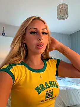Snapshot of HeidiMae chatting on 15, 9, 2025 HeidiMae online show from 15, 9, 2025
