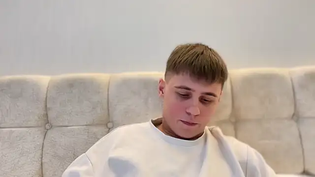 Snapshot of Tyler_Garner chatting on 12, 9, 2025 Tyler Garner online show from 12, 9, 2025