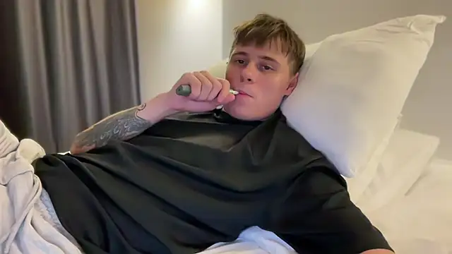 Snapshot of Tyler_Garner chatting on 9, 10, 2025 Tyler Garner online show from 9, 10, 2025