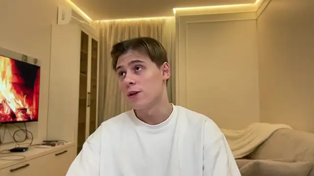 Snapshot of Tyler_Garner chatting on 29, 10, 2025 Tyler Garner online show from 29, 10, 2025