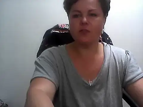 Snapshot of EllaLove2277 chatting on 18, 9, 2025 EllaLove2277 online show from 18, 9, 2025