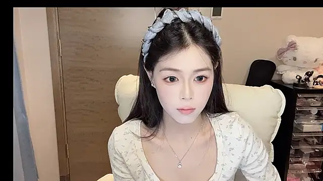 Koi-00 online show from 15, 11, 2025