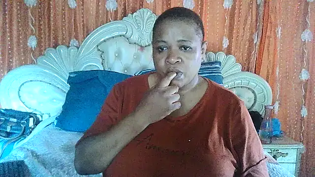 BUSTY QUEEEN online show from 18, 10, 2025