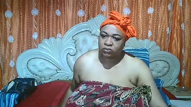 BUSTY QUEEEN online show from 20, 10, 2025