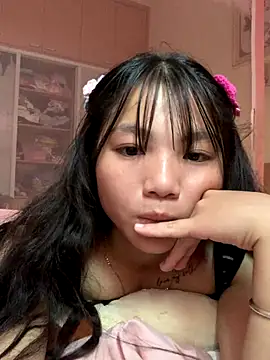 Emlyly-18 online show from 8, 10, 2025