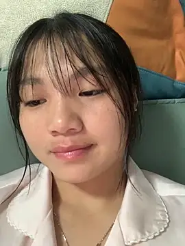 Emlyly-18 online show from 9, 10, 2025