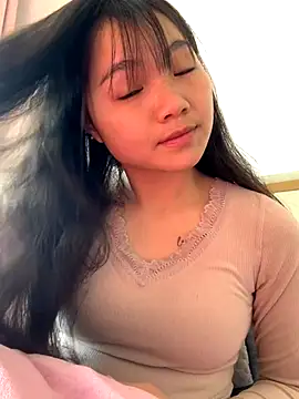 Emlyly-18 online show from 3, 12, 2025