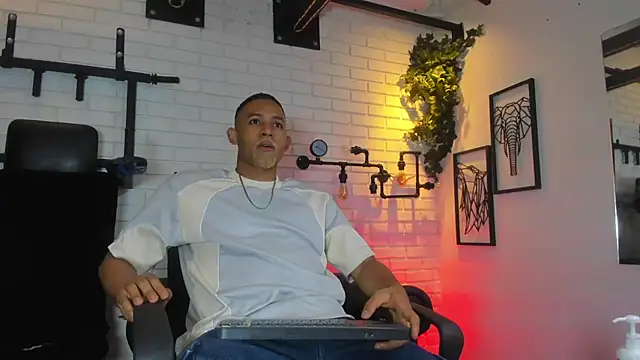 Snapshot of B_Wild chatting on 3, 5, 2026 B Wild online show from 3, 5, 2026