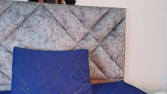 Shantey Laurent online show from 12, 11, 2025