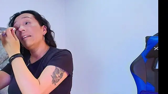 Shantey Laurent online show from 25, 11, 2025