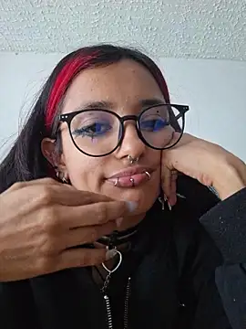 carolinerue online show from 19, 4, 2026