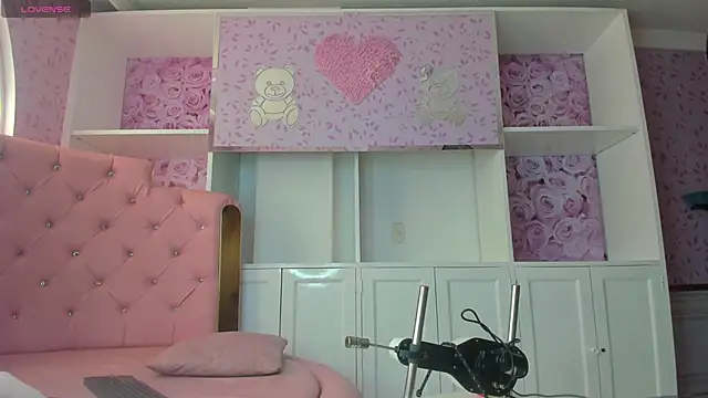 Snapshot of Teffy_Cute_ chatting on 13, 10, 2025 Teffy Cute online show from 13, 10, 2025