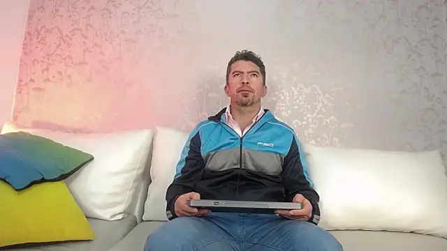 JuanKarloz  online show from 26, 9, 2025