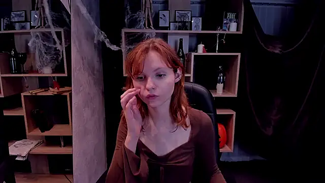 AlisHanson online show from 4, 11, 2025