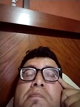 Santiagoqro85 online show from 10, 10, 2025