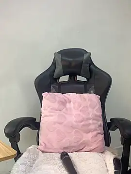 luna brown7 online show from 28, 3, 2026