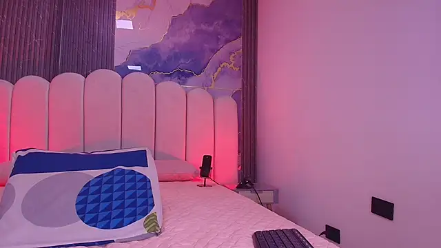 abbyrouss  online show from 15, 4, 2026