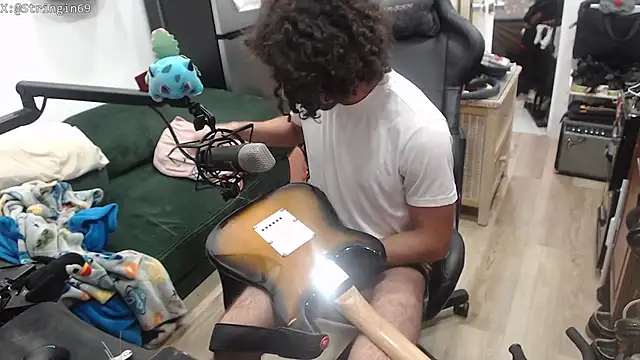Snapshot of Stringin69 chatting on 11, 7, 2026 Stringin69 online show from 11, 7, 2026