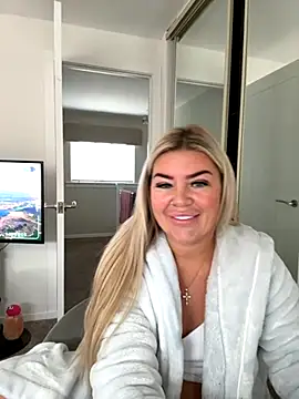 Snapshot of EmilyKingg chatting on 19, 9, 2025 EmilyKingg online show from 19, 9, 2025