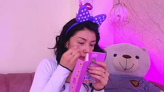 april bennett online show from 19, 11, 2025