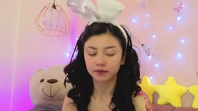 april bennett online show from 15, 12, 2025