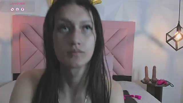 Snapshot of Caroline_daring chatting on 6, 7, 2026 Caroline daring online show from 6, 7, 2026
