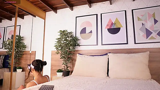 VictoriaShelby online show from 9, 4, 2026