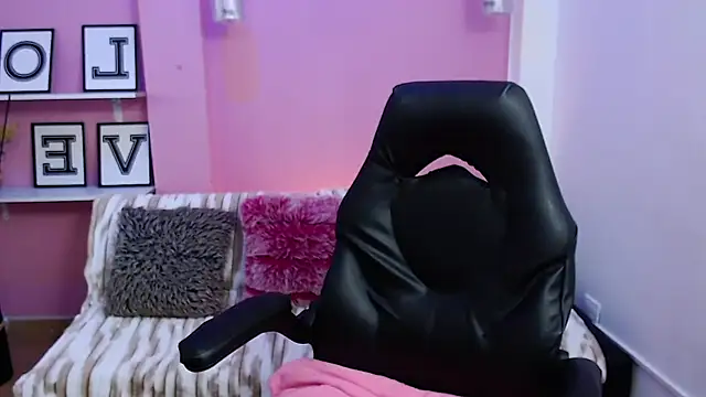 KendallWood  online show from 26, 11, 2025