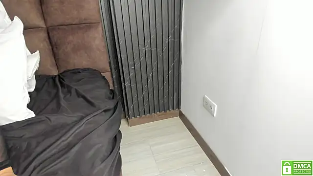 Sussy Vixen online show from 18, 10, 2025