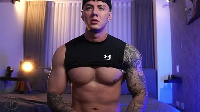 Snapshot of Thomas_Falcon chatting on 8, 10, 2025 Thomas Falcon online show from 8, 10, 2025