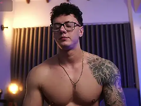 Snapshot of Thomas_Falcon chatting on 19, 10, 2025 Thomas Falcon online show from 19, 10, 2025