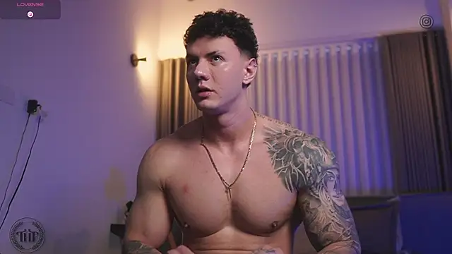 Snapshot of Thomas_Falcon chatting on 28, 10, 2025 Thomas Falcon online show from 28, 10, 2025