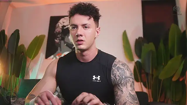 Snapshot of Thomas_Falcon chatting on 25, 11, 2025 Thomas Falcon online show from 25, 11, 2025