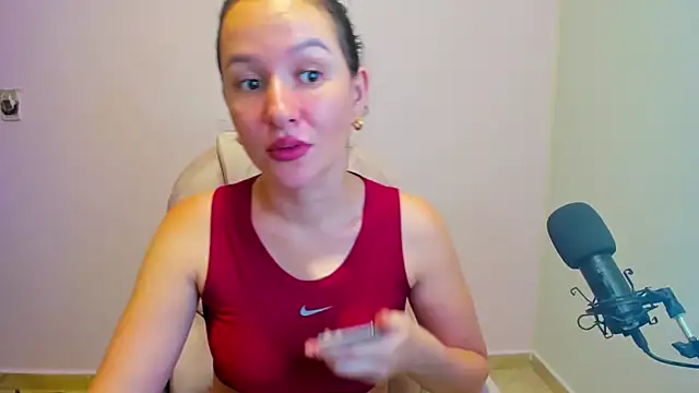 butterflyfree1 online show from 4, 10, 2025