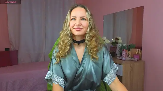 Hloya Mei online show from 13, 9, 2025